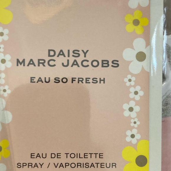 Dior Gift box with beautiful Dior products - Picture 6 of 11